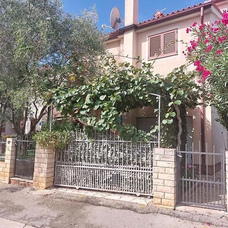 Apartments Asterix Pula Exterior foto